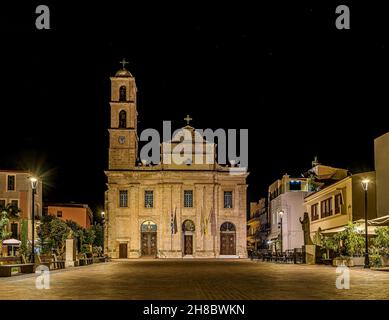 Présentation de l'église métropolitaine de la Vierge Marie, une cathédrale orthodoxe grecque à la place Athinagora dans la vieille ville de Chania, Grèce, octobre 14 Banque D'Images