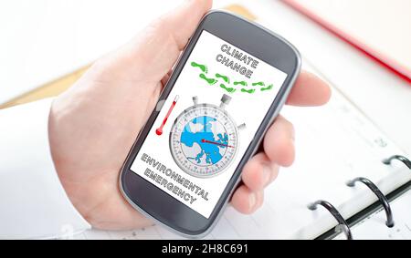 Concept de réchauffement climatique affiché sur l'écran d'un smartphone Banque D'Images