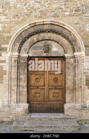 Vieille ville, cours Corso G.Matteotti, ancienne église Saint-Vincent, façade, Bevagna, Ombrie, Italie,Europe Banque D'Images