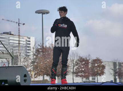 Lorenzo Savadori à l'EICMA pendant la journée d'Aprilia, présentation et rencontre avec les fans Banque D'Images