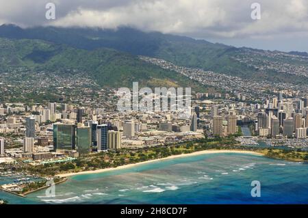 Vue sur la ville avec Ala Moana Beach, USA, Hawaï Banque D'Images
