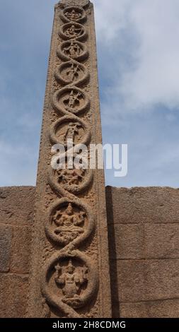 La tour royale date probablement de la période de Vijayanagara.De belles sculptures peuvent être vues dans les portes de la tour du temple.Sur un Banque D'Images