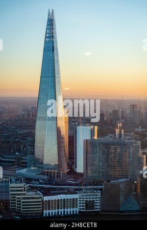 Paysage urbain avec le gratte-ciel de Shard vu depuis le jardin du ciel de Walkie Talkie Skyscraper, Londres, Angleterre, Royaume-Uni Banque D'Images