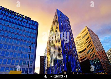 Newcastle University Business School et l'hébergement pour étudiants View dans le centre-ville au coucher du soleil et le Sandman Signature Hotel Banque D'Images