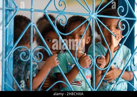 Alagoinhas, bahia, brésil - 3 juillet 2019 : les enfants sont vus dans un centre municipal de garderie de la ville d'Alagoinhas. Banque D'Images