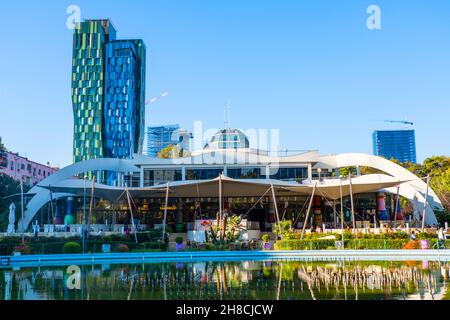 Piscine et complexe de Taïwan, Parku Rinia, parc de la jeunesse, Tirana, Albanie Banque D'Images