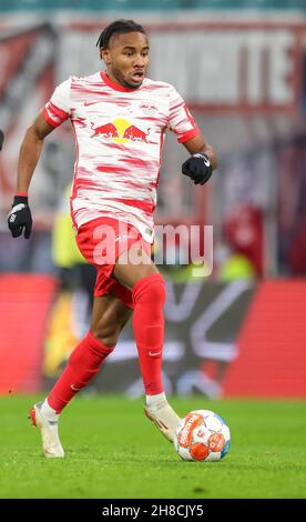 Leipzig, Allemagne.28 novembre 2021.Football: Bundesliga, Matchday 13, RB Leipzig - Bayer Leverkusen à Red Bull Arena.Le joueur de Leipzig Christopher Nkunku sur le ballon.Credit: Jan Woitas/dpa-Zentralbild/dpa/Alay Live News Banque D'Images