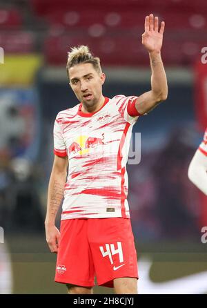 Leipzig, Allemagne.28 novembre 2021.Football: Bundesliga, Matchday 13, RB Leipzig - Bayer Leverkusen à la Red Bull Arena.Le joueur de Leipzig, Kevin Kampl Waves.Credit: Jan Woitas/dpa-Zentralbild/dpa/Alay Live News Banque D'Images