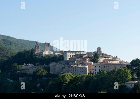 Vue sur Nocera Umbra, Ombrie, Italie, Europe Banque D'Images