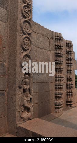 La tour royale date probablement de la période de Vijayanagara.Il se trouve dans les portes de la tour du temple.Et une belle sculpture Banque D'Images