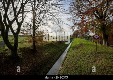 11/10/2021, Datteln, Rhénanie-du-Nord-Westphalie, Allemagne - l'Westerbach est maintenant exempt d'eaux usées après la construction d'un égout parallèle, appartient à l' Banque D'Images