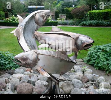 Autour du Royaume-Uni - sculpture « trois poissons » à Whalley, Lancashire, Royaume-Uni Banque D'Images