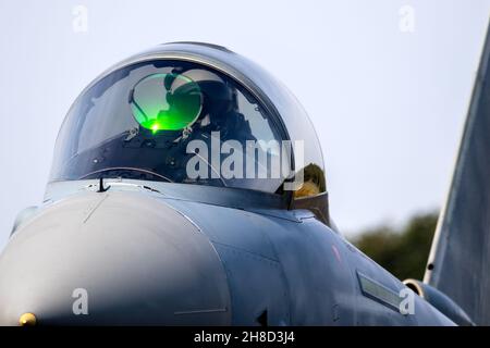 Pilote de l'armée de l'air allemande dans un avion de chasse Eurofighter Typhoon au Tigerrencontrer à la base aérienne de Kleine-Brogel, Belgique - le 13 septembre 2021 Banque D'Images
