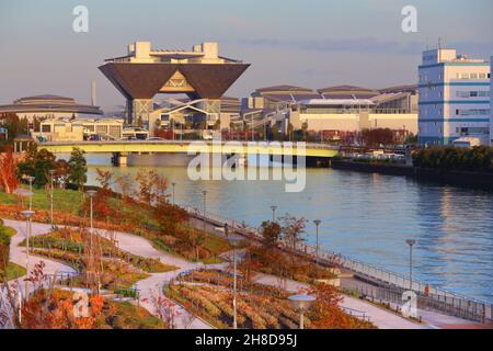 TOKYO, JAPON - 2 DÉCEMBRE 2016 : architecture moderne de Tokyo Big Sight au Japon.Le centre des congrès et des expositions est situé dans le quartier Ariake o Banque D'Images