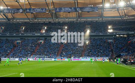 Firo: 27.11.2021 Fuvuball: Football: 2ème Bundesliga, saison 2021/2022 FC Schalke 04 - SV Sandhausen fans ,, Schalke, fans sur Tribvºne malgré Corona,, général, déposants, Veltins Arena, spectateurs,Stade Veltins Banque D'Images