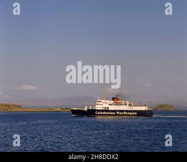 MV Columba dans la baie d'Oban années 1980 Banque D'Images