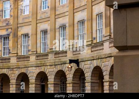 Détail de Buxton Crescent High Peak Derbyshire Peak District Angleterre Royaume-Uni construit en 1780-89 conçu par l'architecte John Carr. Banque D'Images