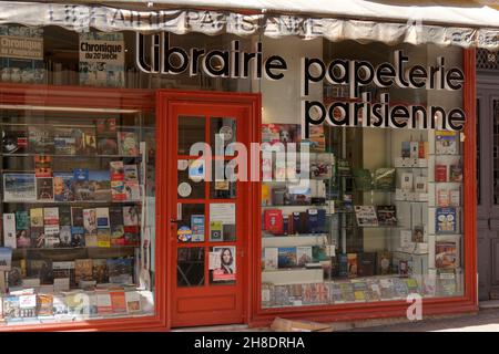 librairie de la librairie papeterie parisienne, Saint-Raphaël, Côte d'Azur, France Banque D'Images