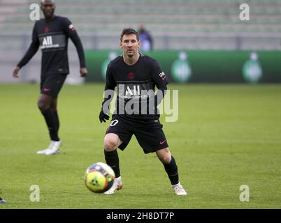 Lionel Messi du PSG lors du championnat français Ligue 1 de football entre SAINT-Etienne (ASSE) et Paris Saint-Germain (PSG) le 28 novembre 2021 au Stade Geoffroy Guichard à Saint-Etienne, France - photo: Jean Catuffe/DPPI/LiveMedia Banque D'Images