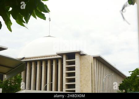 La mosquée Istiqlal de Jakarta, en Indonésie, est la plus grande mosquée d'Asie du Sud-est et la sixième plus grande mosquée du monde Banque D'Images