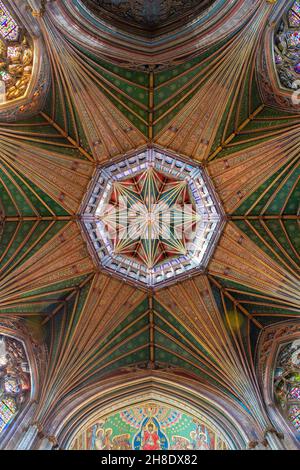 Angleterre, Cambridgeshire, cathédrale d'Ely, intérieur montrant la tour octogonale Banque D'Images