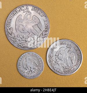 Pièces d'argent anciennes 1/2, 1 et 2 Reales du Mexique, datées de 1843 à 1864.Pendant l'ère de la première République. Banque D'Images