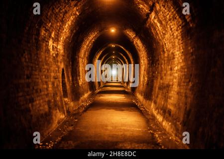 Ancien tunnel minier à la gorge de Karangahake en Nouvelle-Zélande Banque D'Images