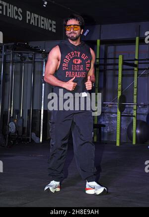 Mumbai, Inde.29 novembre 2021.L'acteur de Bollywood Ayushmann Khurrana pose pour une photo lors d'un événement promotionnel de son prochain film 'Chandigarh Kare Aashiqui' à Mumbai.le film sera sorti dans les salles le 10 décembre.(Photo par Ashish Vaishnav/SOPA Images/Sipa USA) crédit: SIPA USA/Alay Live News Banque D'Images