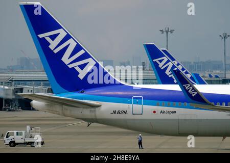 Tokyo, Japon. 15 juillet 2021. Tous les avions Nippon Airways (ANA) vus à l'aéroport international de Tokyo, communément appelé aéroport Haneda de Tokyo. Crédit : SOPA Images Limited/Alamy Live News Banque D'Images
