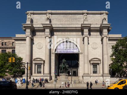 Statue de Theodore Roosevelt devant le musée américain d'histoire naturelle de Manhattan, New York Banque D'Images