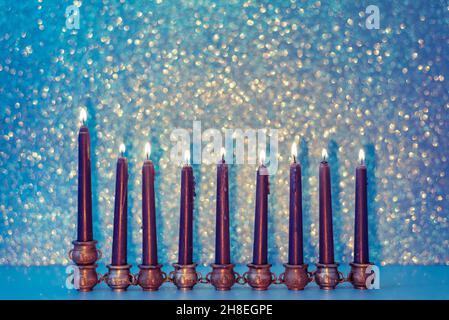 Hanukkah fond avec simbol menorah et bougies en feu Banque D'Images