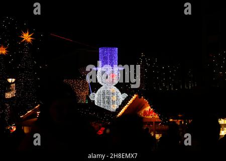 Der 38.Weihnachtsmarkt am Breitscheidplatz verbreitet mitten in der pulsierenden City-West gemütliche Weihnachtstimmung.Berlin, 28.11.2021 Banque D'Images