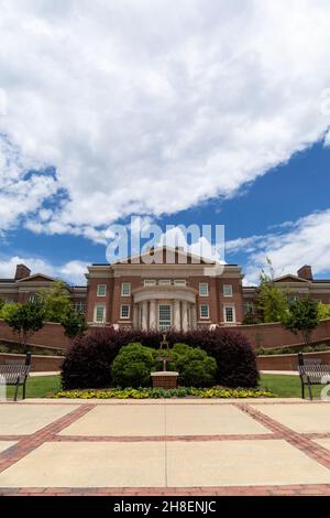 AUBURN ALABAMA, États-Unis - 18 JUIN 2020 - vue sur la terrasse McCartney, vue de Carroll Commons sur le campus de l'université d'Auburn Banque D'Images