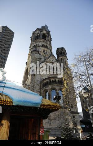 Der 38.Weihnachtsmarkt am Breitscheidplatz verbreitet mitten in der pulsierenden City-West gemütliche Weihnachtstimmung.Berlin, 28.11.2021 Banque D'Images