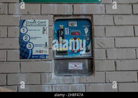 Augusta, GA États-Unis - 07 16 21 : lavage de voiture ancienne urbaine vintage Banque D'Images