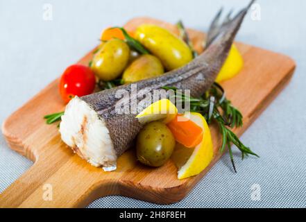 Morue cuite dans un style rustique Banque D'Images