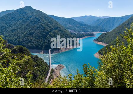 Le lac Piva est un lac artificiel situé dans la municipalité de Pluzine, dans la partie nord-ouest du Monténégro Banque D'Images