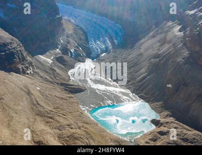 Lhassa.27 novembre 2021.La photo aérienne prise le 27 novembre 2021 montre le paysage du glacier de Qoidenyima dans le comté de Gangba, dans la ville de Xigaze, dans la région autonome du Tibet du sud-ouest de la Chine.Credit: Gesang Paljor/Xinhua/Alamy Live News Banque D'Images