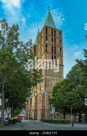 Les clochers de l'église protestante dédiée à Saint-Martin, Martinskirche à Kassel.Kassel, Hesse du Nord, Allemagne Banque D'Images