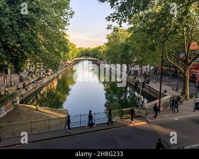 Canal calme Saint Martin à Paris en été, France Banque D'Images