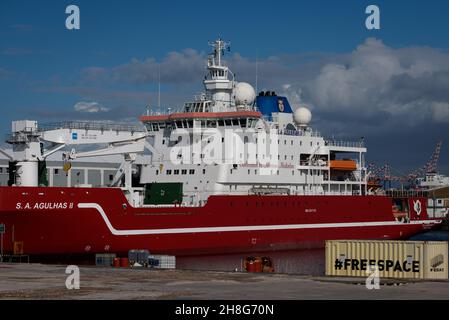 Le navire de recherche et d'approvisionnement polaire sud-africain brise-glace sa Agulhas II à son amarrage dans le port du Cap qui a remplacé son nom Sake en 2012 Banque D'Images