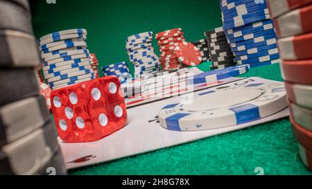 Table de jeu de poker pendant le jeu.Jeu de poker.Texas holdem un jeu de poker. Banque D'Images