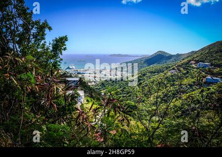 Vue sur la baie de Tortola dans les îles Vierges britanniques dans les Caraïbes. Banque D'Images