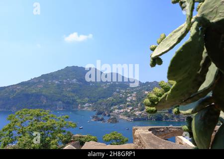 Île d'Ischia - vue du château Aragonese en Italie Banque D'Images