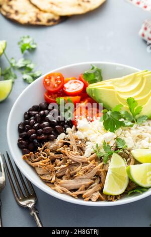 Bol de carnitelles de porc ou bol de burrito avec riz Banque D'Images