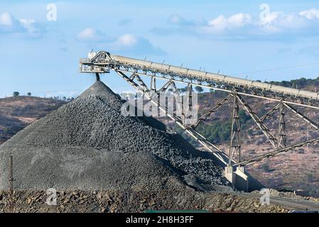 Montagne de minéraux pour l'extraction de minerai en fonte ouverte mini Banque D'Images
