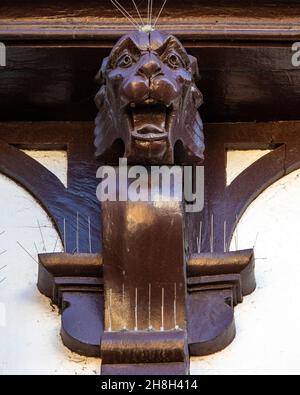 Gros plan d'une sculpture à l'extérieur de l'un des bâtiments du Pappce dans la ville de Winchester dans le Hampshire, Royaume-Uni. Banque D'Images