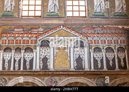 Ravenne, Italie - 01.11.2021 - la mosaïque du Palais de Théodoric le Grand avec 'damnatio memoriae' dans la Basilique de Sant Apollinare Nuovo dans le Rab Banque D'Images