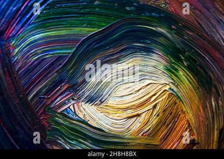 Mise au point sélective des traits de peinture.Arrière-plan abstrait et coloré.Gros plan des traits de pinceau mélangés.Fond de texture mixte de modèle de conception d'encre abstraite.Mélange de différentes palettes de couleurs. Banque D'Images
