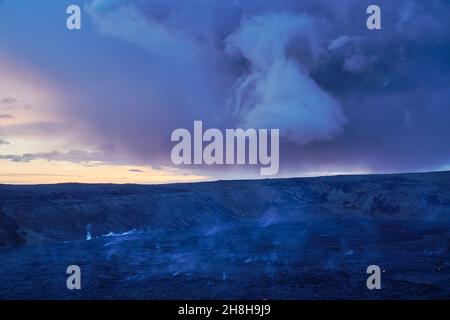 Le volcan Fagradalsfjall dans le sud de l'Islande au printemps oof 2021, alors que l'éruption était la plus active mais encore accessible Banque D'Images